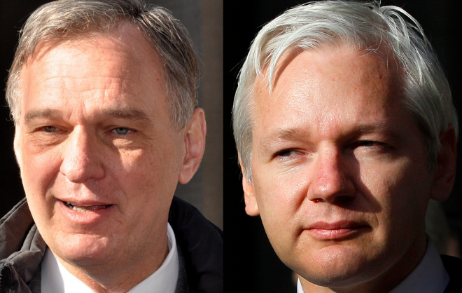 16 Hanger Assange